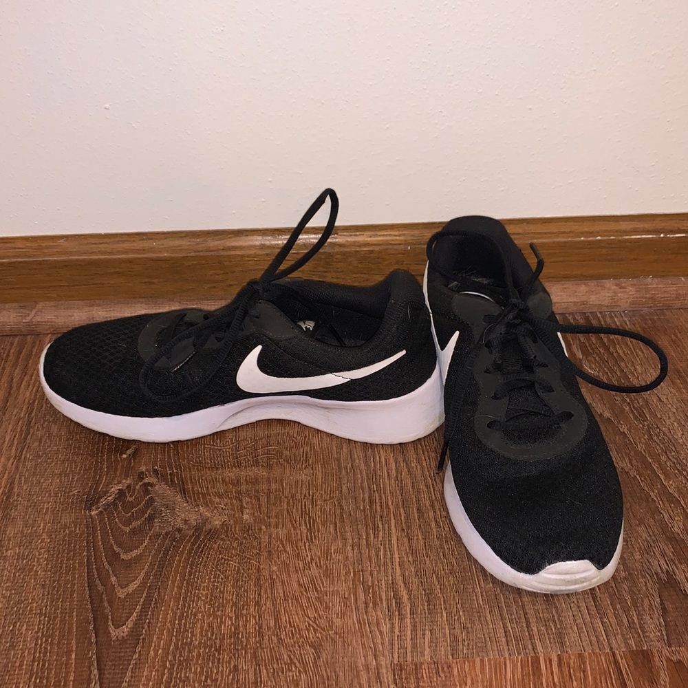 Nike tennis shoes